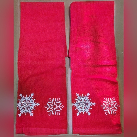 Festive Christmas Hand Towels in a Gift Box Perfect for Spreading Holiday Cheer! - Picture 2 of 3